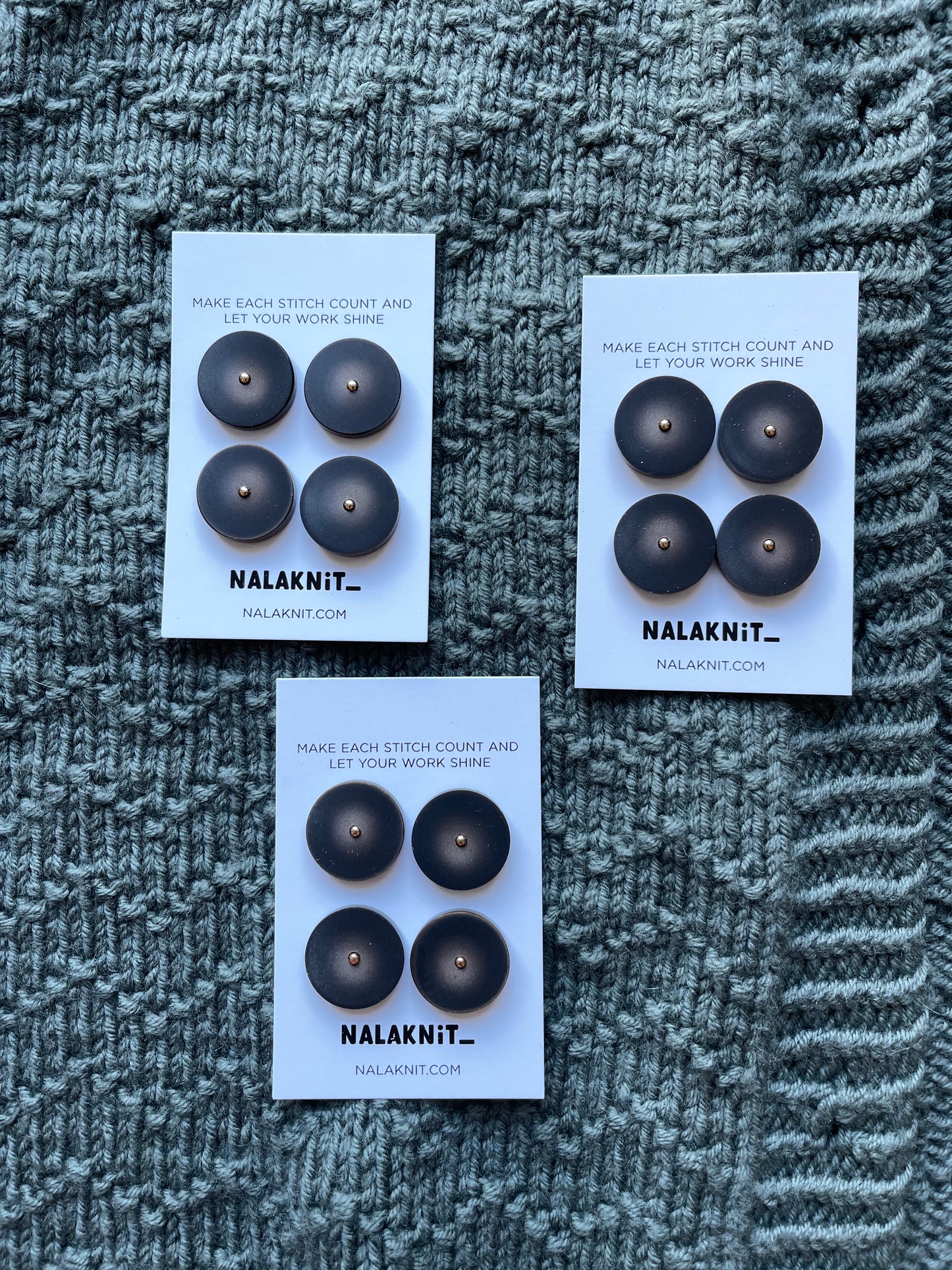 BUTTON SET WITH GOLDEN DETAILS
