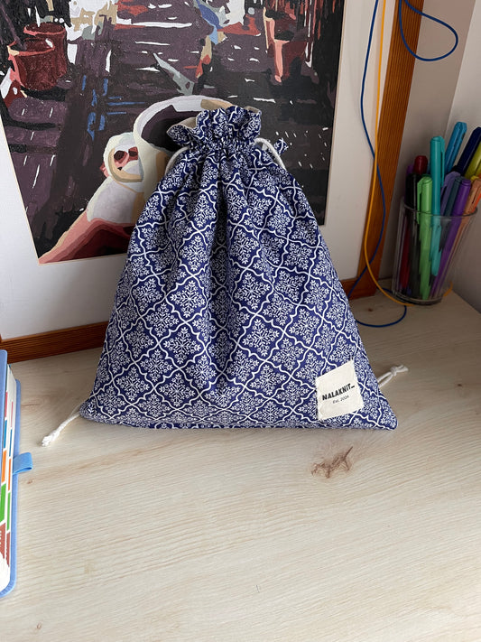 Winter Walk drawstring bag
