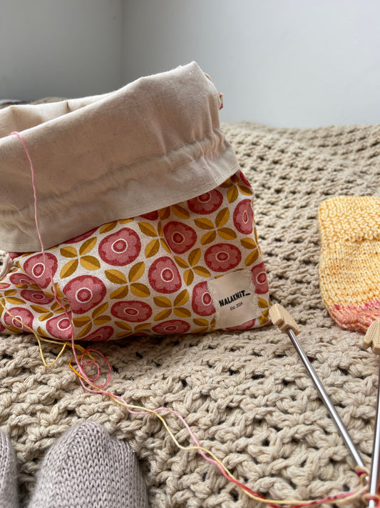 Soft Petals drawstring bag | Discontinued model