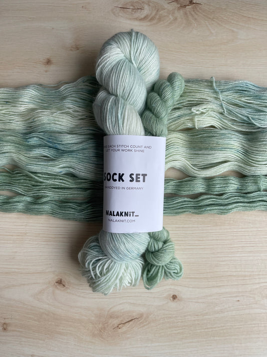 FROSTED LEAFES | CUSTOM DYEING