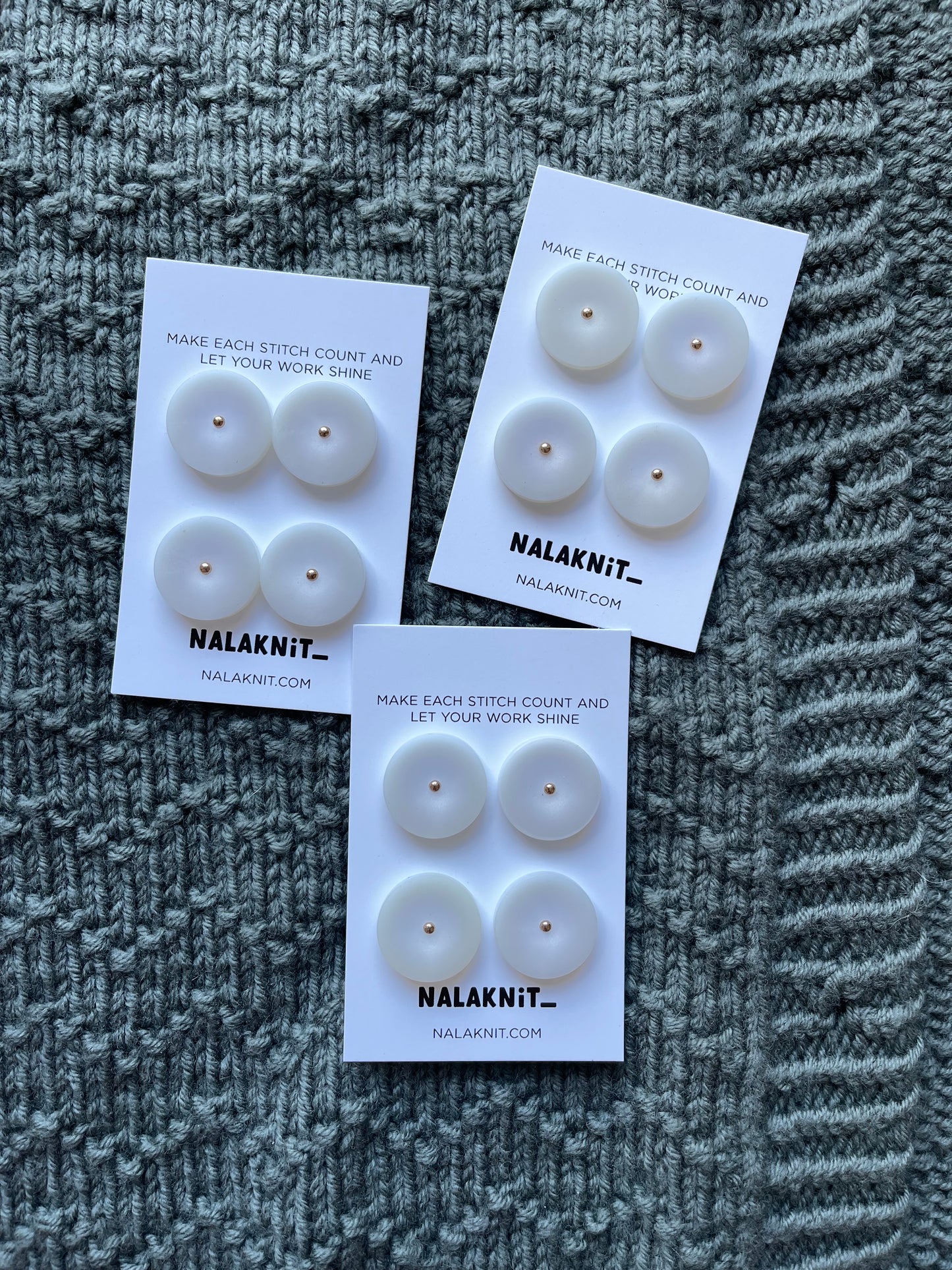 BUTTON SET WITH GOLDEN DETAILS