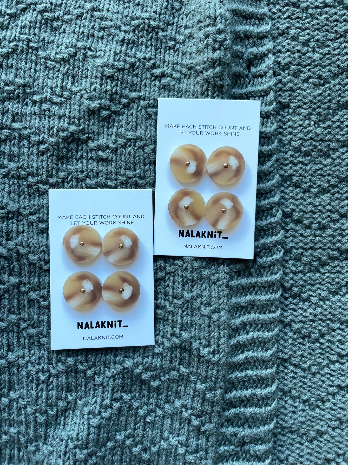 BUTTON SET WITH GOLDEN DETAILS