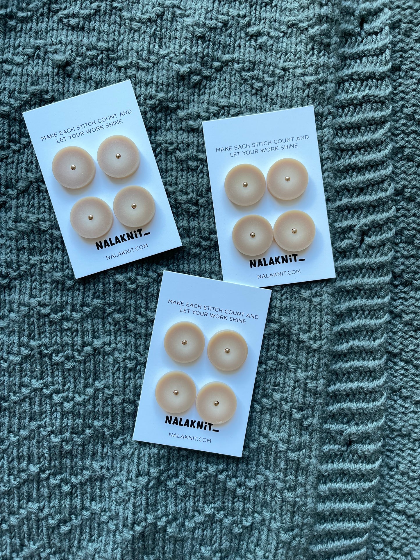 BUTTON SET WITH GOLDEN DETAILS