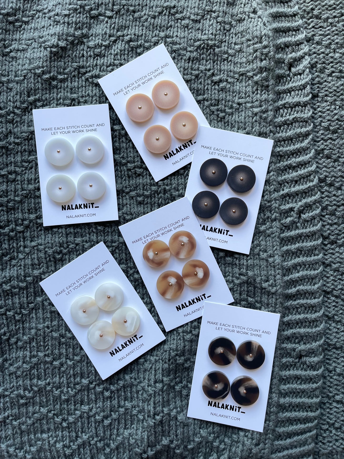 BUTTON SET WITH GOLDEN DETAILS