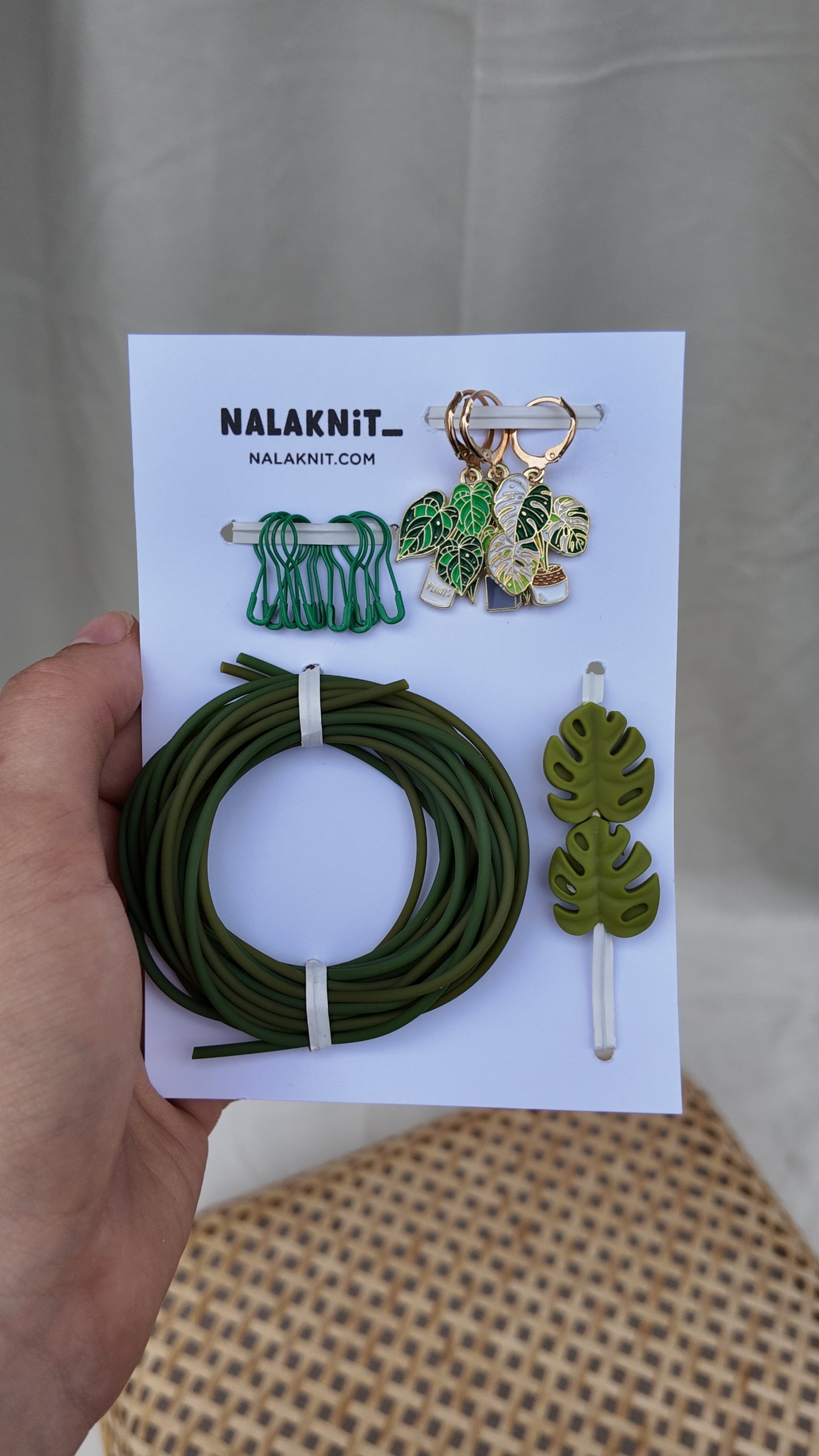 SET PLANTFUL MOMENTS