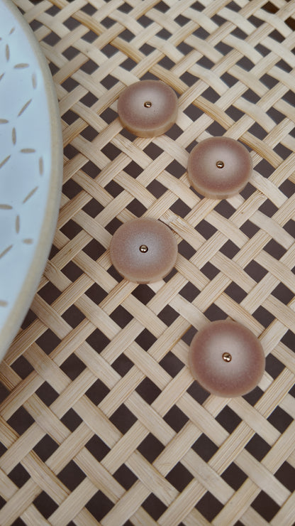 BUTTON RESIN GOLD LIGHT BROWN